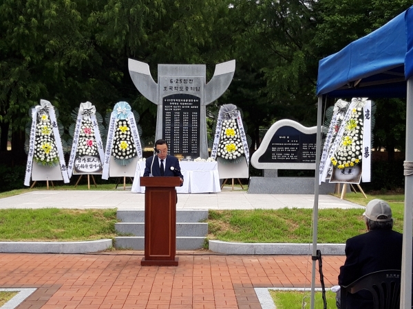 한국생명과학고등학교 강성용 총동창회장이 추념사를 하고 있다.  이동백 기자
