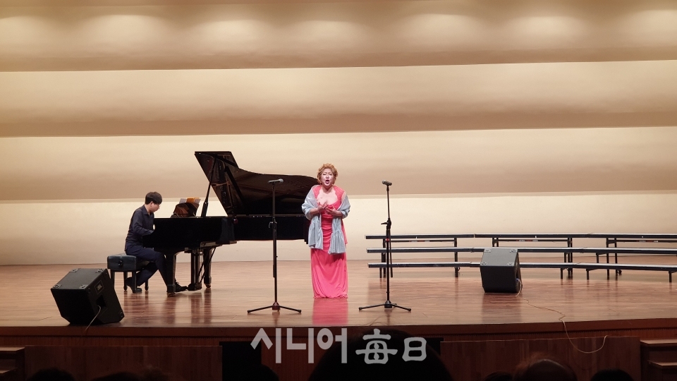 최영섭곡 그리운금강산 을 김정임소프라노 가열창하는모습