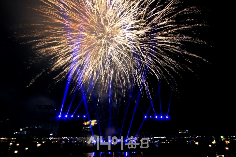 '음악불꽃쇼' 중의 한장면. 이원선 기자