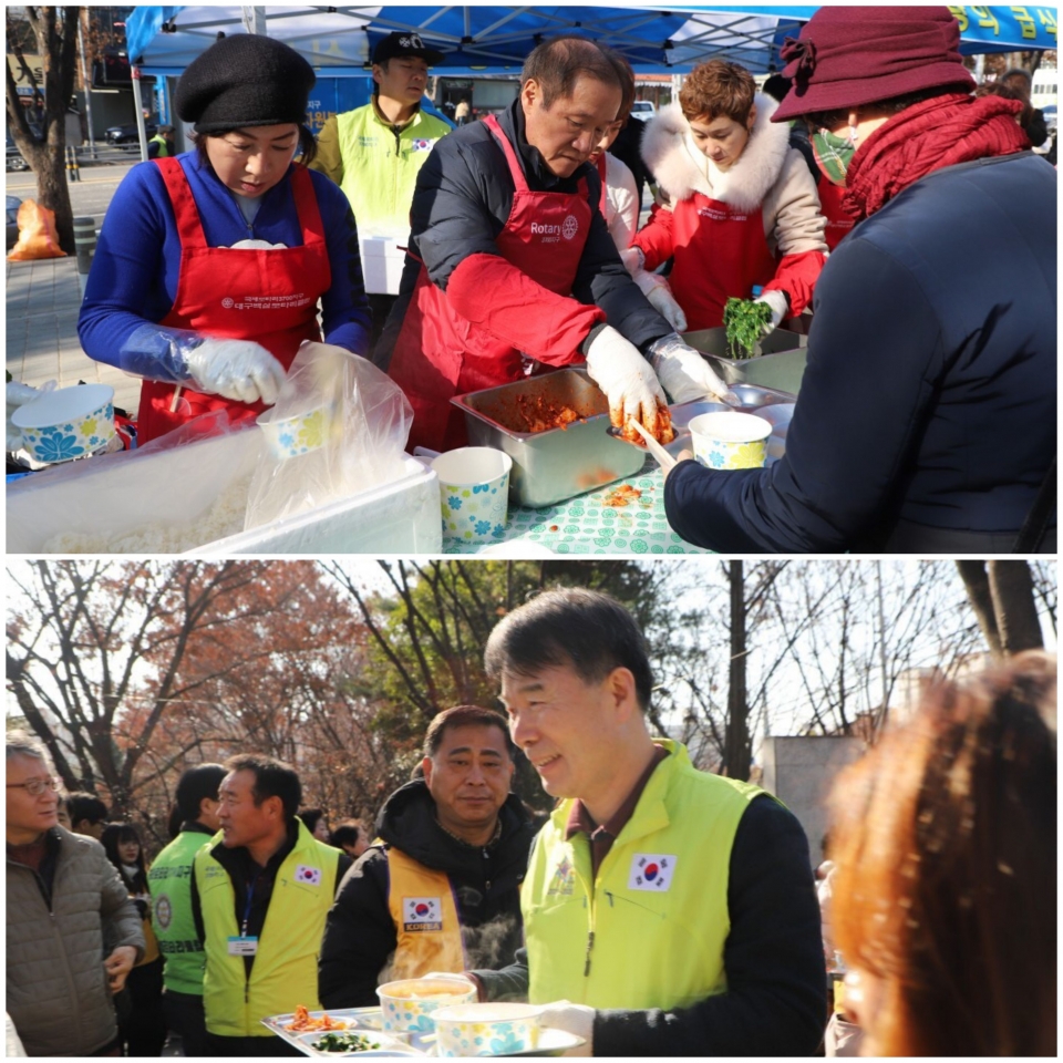 (위) 배식봉사를 하는 시니어매일 기자(아래) 급식판을 운반하는 로타리클럽 조만현 총재