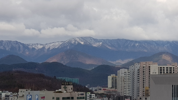 눈덮인 팔공산(경북대학교에서)