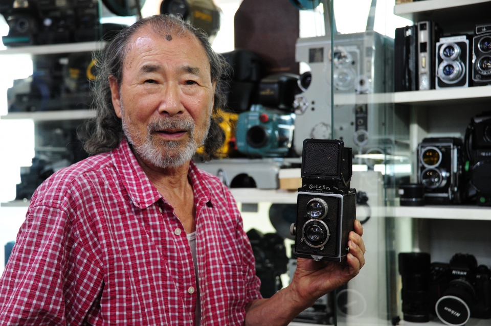 Rolleiflex(롤라이)1호이안반사식 카메라 김태환 한국영상박물관장이 1년간 벌어서 1958년에 최초구입해 사용한 카메라