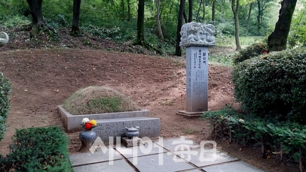 수성못이 내려다보이는 법이산 입구 미즈사키 린타료 묘지. 이배현 기자