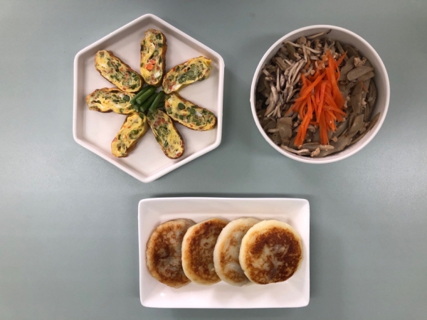 표고버섯우엉밥, 마늘쫑계란말이, 감자견과류호떡