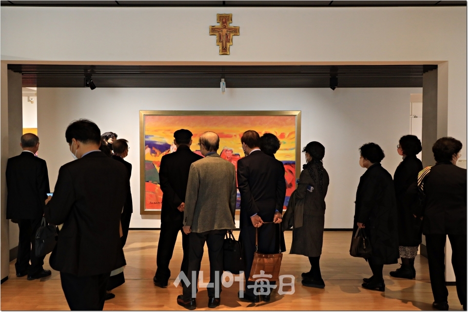 가톨릭대학교 교내의 김종복 미술관 방문.  정지순 기자