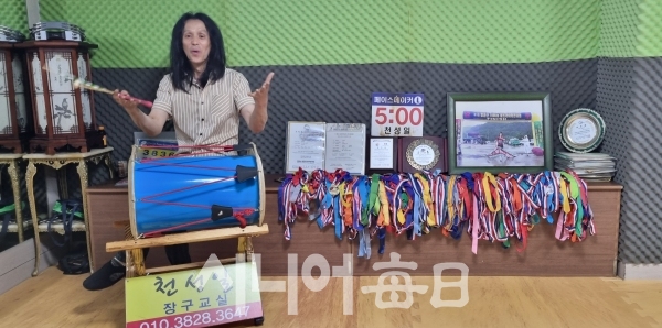 마라톤대회에 300회 이상  참가하고 받은 메달들                                             우남희 기자
