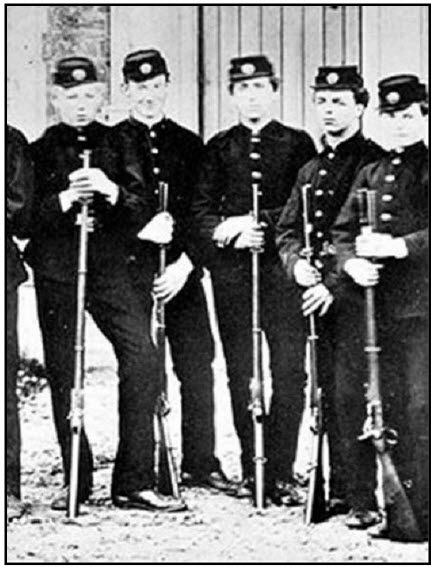 1874년 Charthouse 시절, B-P(왼쪽에서 2번째)는 The Wimbledon Rifle Team에서 활동하였다. B.-P.의 전기, The Story of His Life